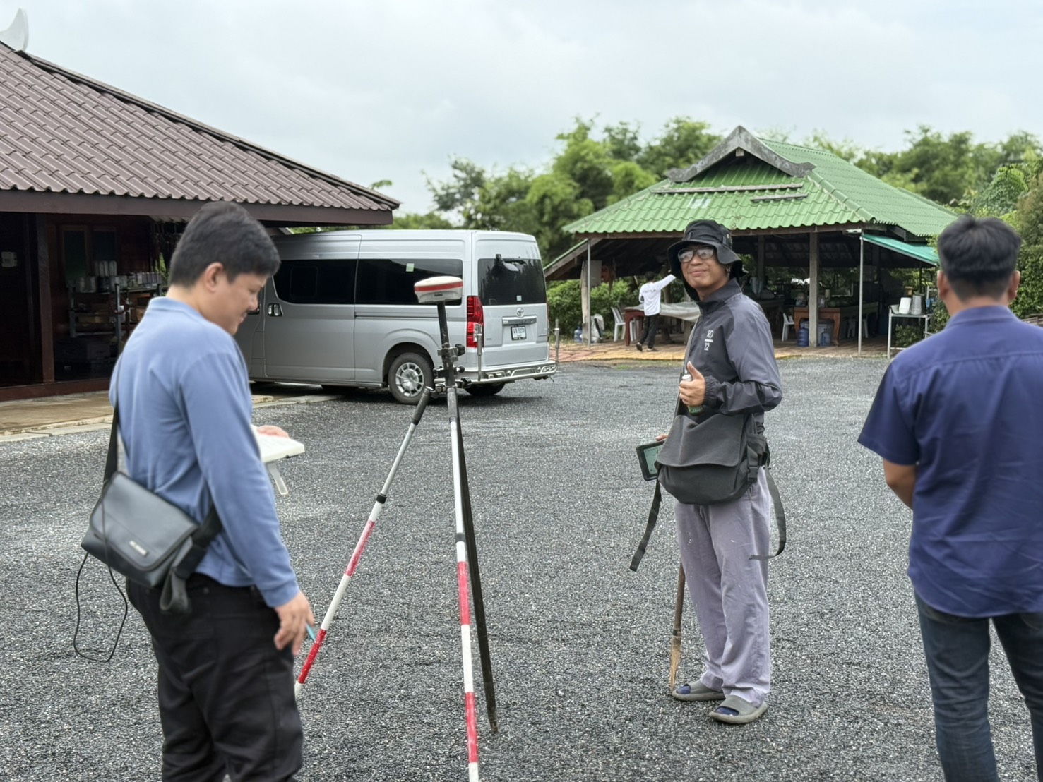 title - วันที่ 7 กรกฎาคม 2569 นายวิทูล ประดิษฐบุญ ปฏิรูปที่ดินจังหวัดปราจีนบุรี พร้อมด้วย เจ้าหน้าที่ ส.ป.ก.ปราจีนบุรี ลงพื้นที่ตรวจสอบ การขออนุญาตใช้วัดพุทธสถานทรัพยากรสวนป่านาดี